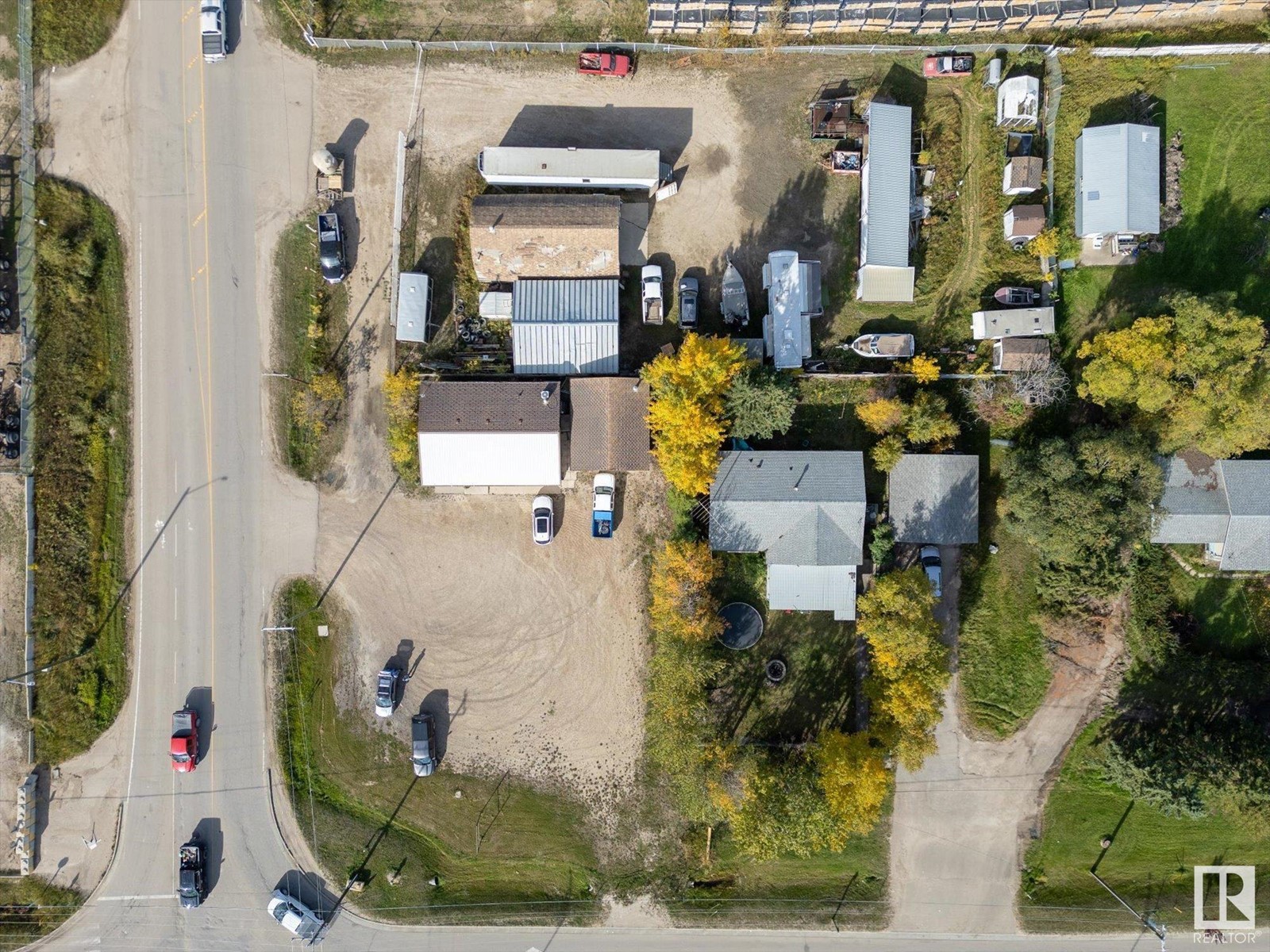 Property at 6120 50 AV image 5