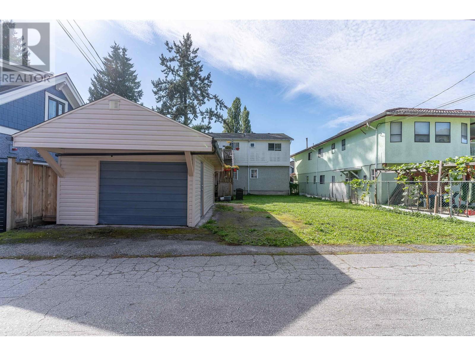 Listing Picture 8 of 21 : 557 E 20TH AVENUE, Vancouver / 溫哥華 - 魯藝地產 Yvonne Lu Group - MLS Medallion Club Member