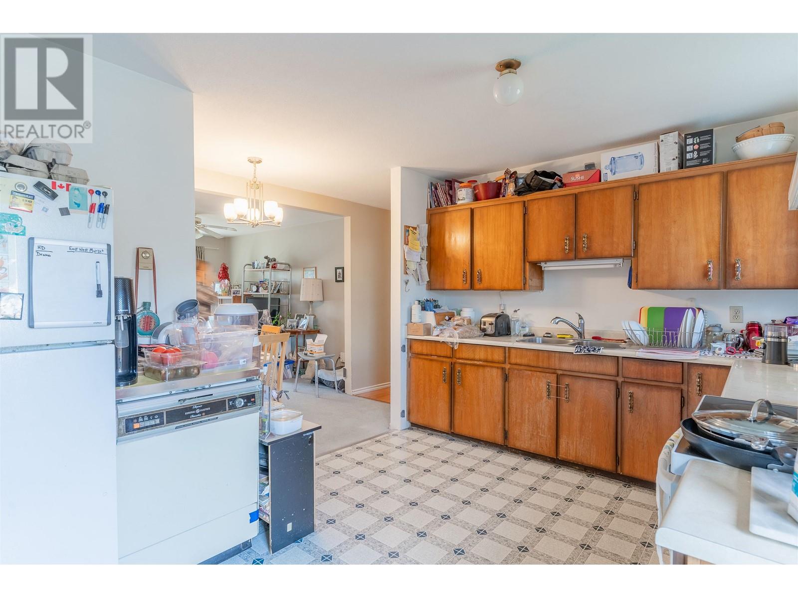 Listing Picture 16 of 21 : 557 E 20TH AVENUE, Vancouver / 溫哥華 - 魯藝地產 Yvonne Lu Group - MLS Medallion Club Member