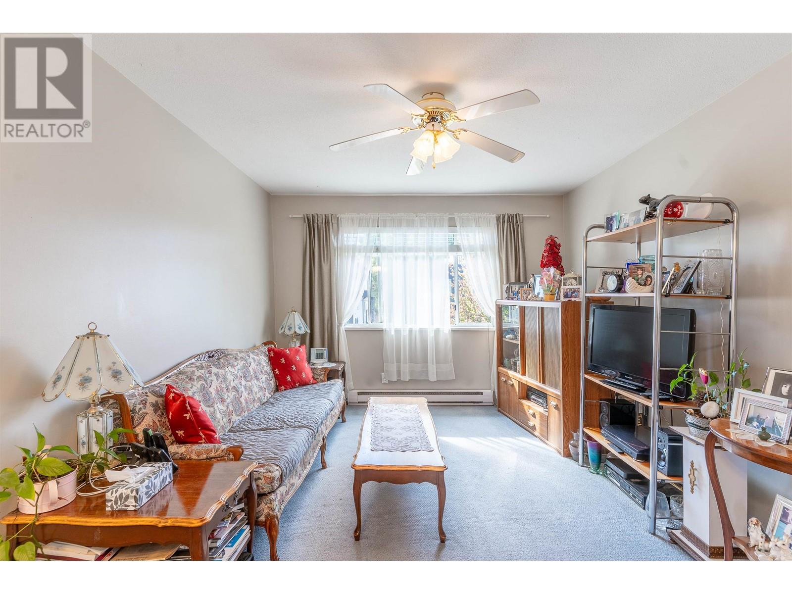 Listing Picture 11 of 21 : 557 E 20TH AVENUE, Vancouver / 溫哥華 - 魯藝地產 Yvonne Lu Group - MLS Medallion Club Member