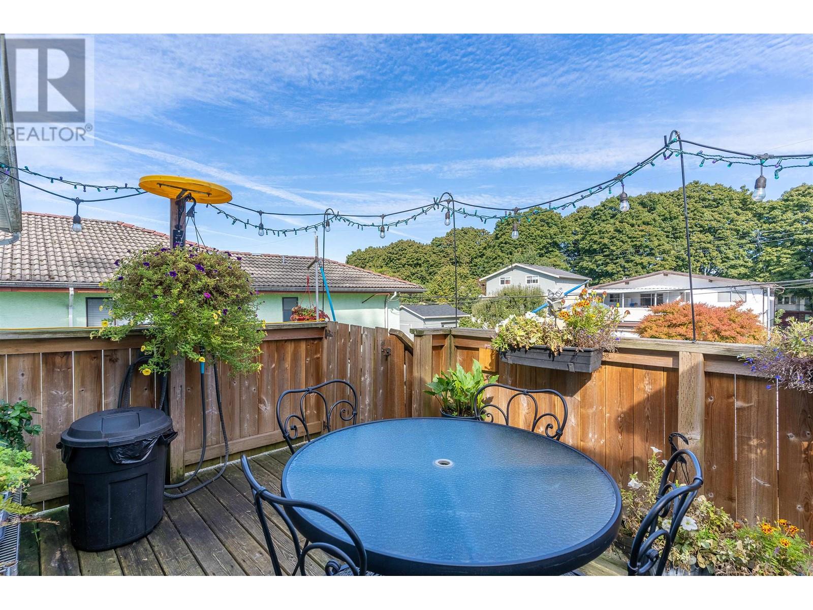 Listing Picture 18 of 21 : 557 E 20TH AVENUE, Vancouver / 溫哥華 - 魯藝地產 Yvonne Lu Group - MLS Medallion Club Member