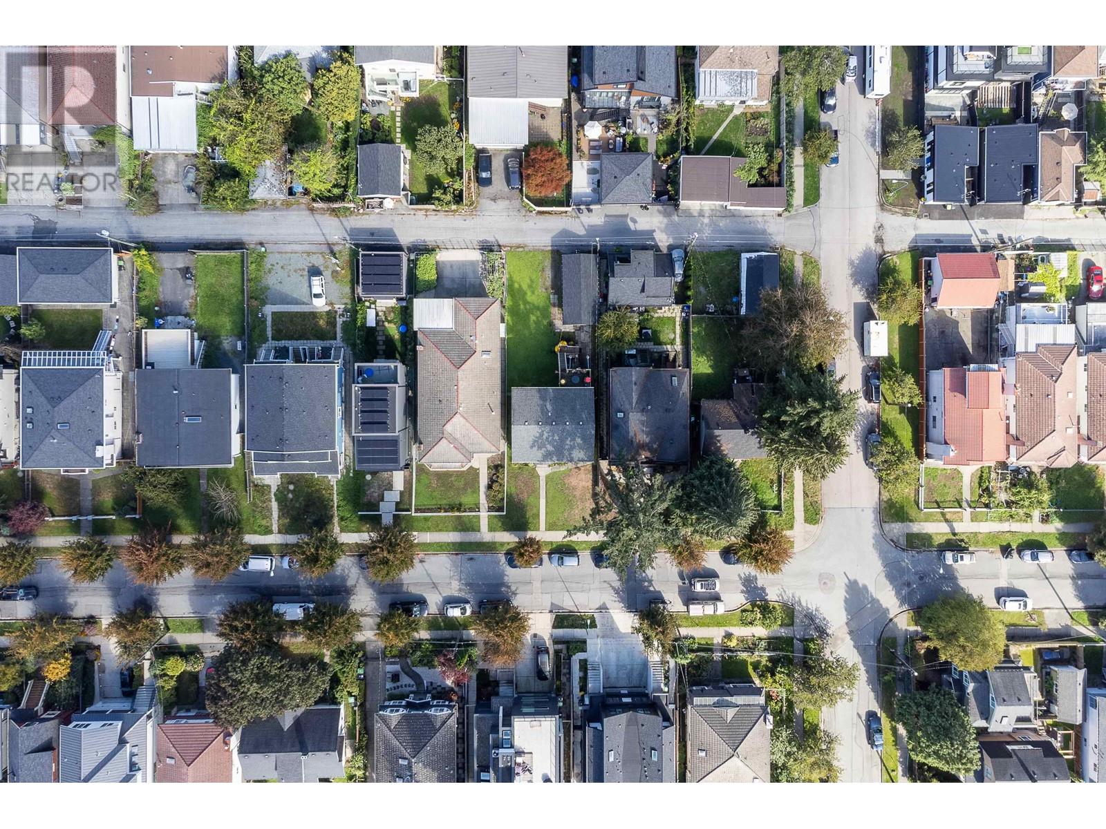 Listing Picture 6 of 21 : 557 E 20TH AVENUE, Vancouver / 溫哥華 - 魯藝地產 Yvonne Lu Group - MLS Medallion Club Member