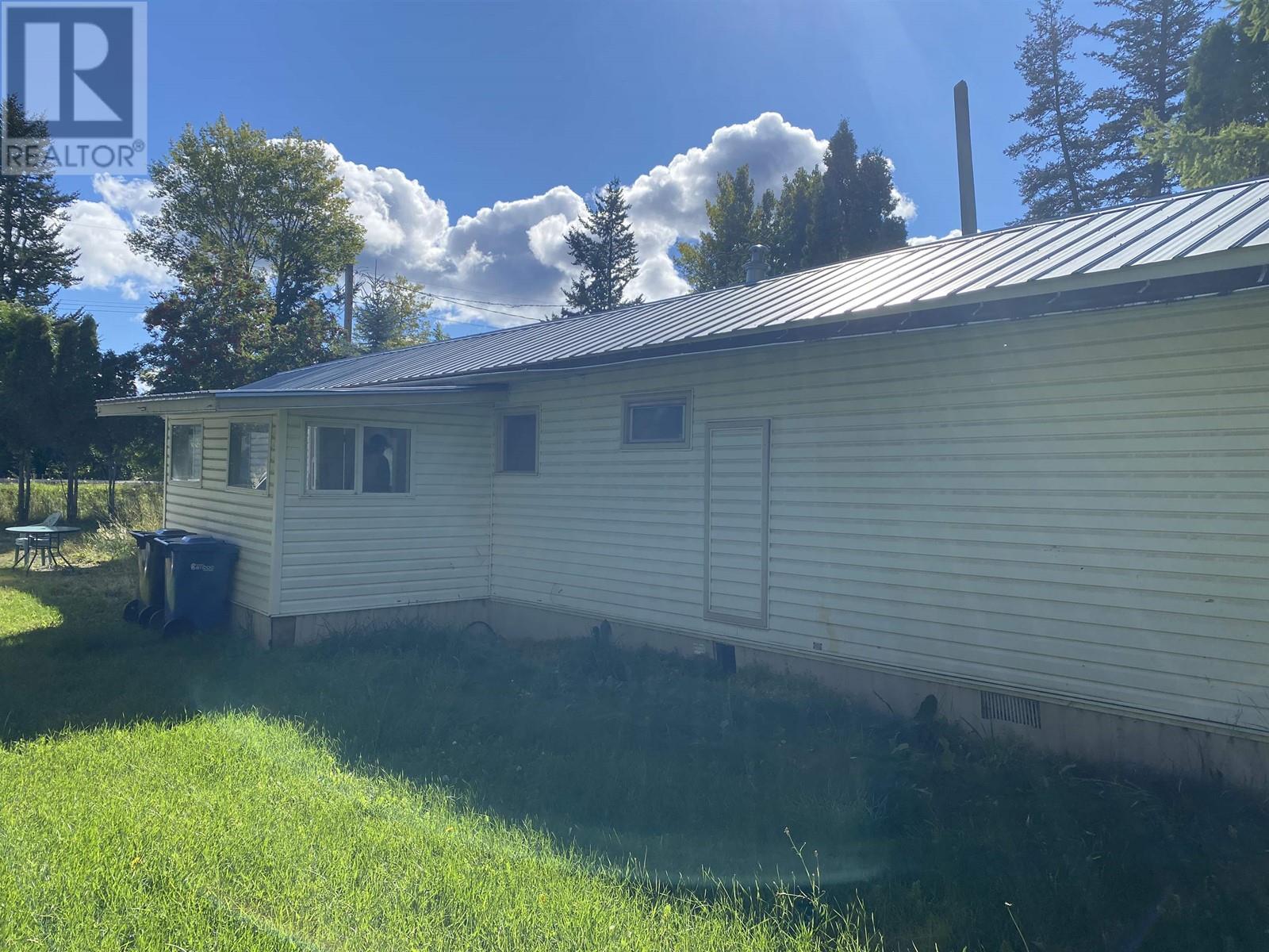 820 Scott Road, 100 Mile House, British Columbia  V0K 2E0 - Photo 3 - R2930090