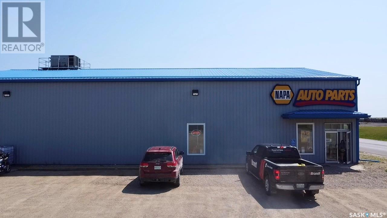 210 1st Avenue W, Watrous, Saskatchewan  S0K 4T0 - Photo 2 - SK984604