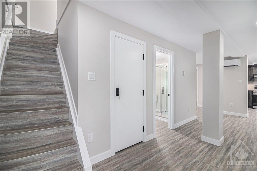 B - 1513 Queenswood Crescent, Ottawa, Ontario  K1E 1L3 - Photo 2 - X9520641