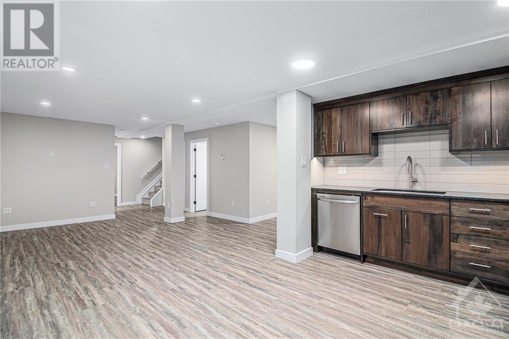 B - 1513 Queenswood Crescent, Ottawa, Ontario  K1E 1L3 - Photo 4 - X9520641