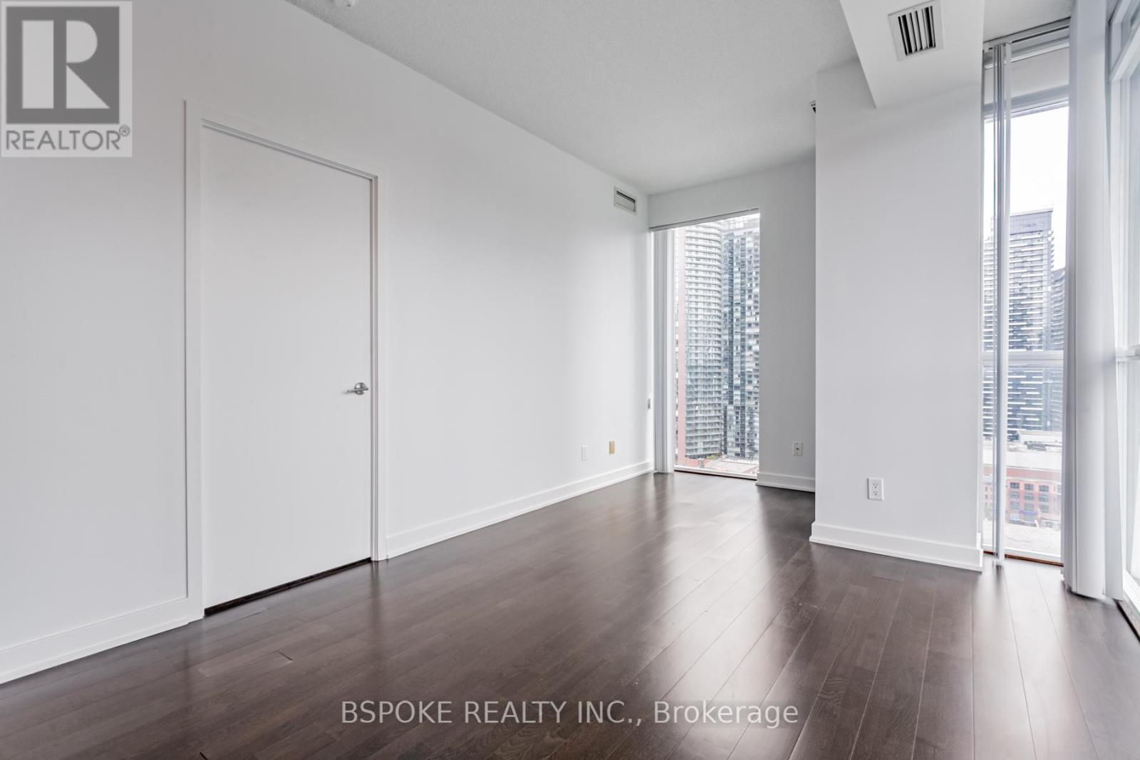 2104 - 126 Simcoe Street, Toronto, Ontario  M5H 4E6 - Photo 11 - C9369245