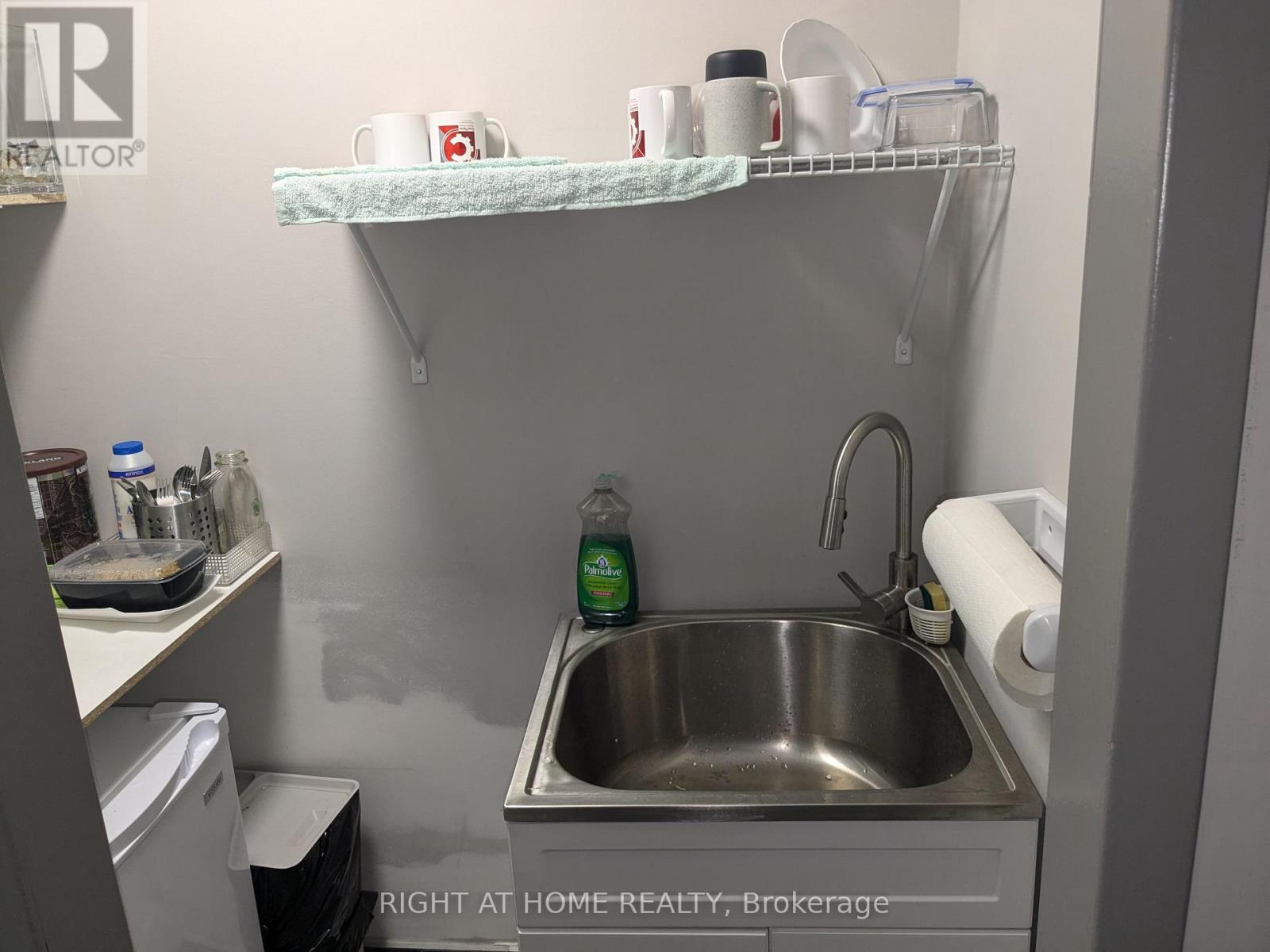 A - 20 Sheffield Street, Toronto, Ontario  M6M 3E6 - Photo 11 - W9230966