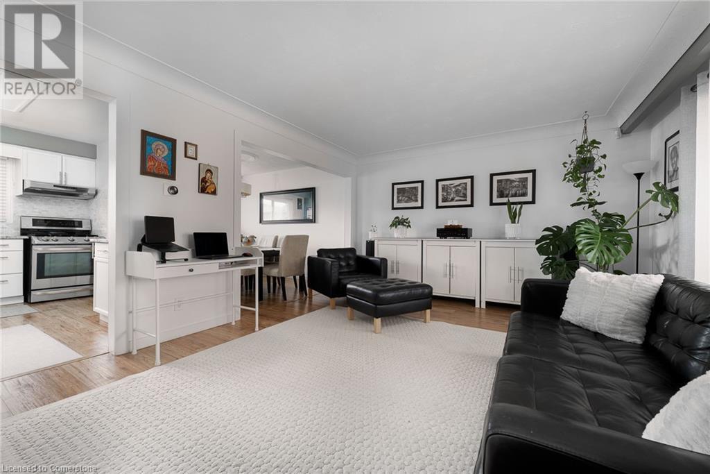 43 Adorn Court, Hamilton, Ontario L8E 3N2 - Photo 4 - 40653771