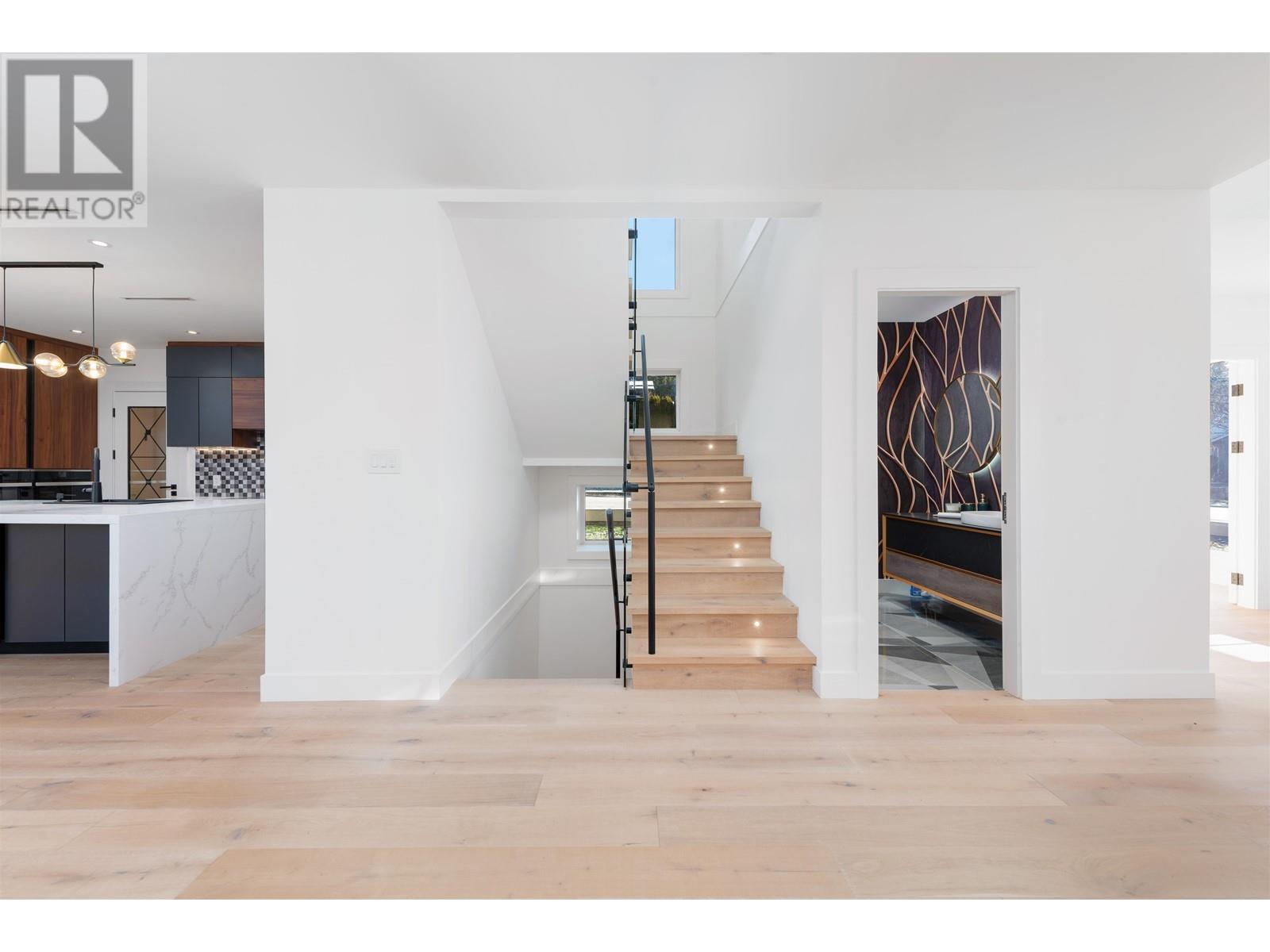 4082 Sunnycrest Drive, North Vancouver, British Columbia  V7R 3E4 - Photo 6 - R2927387