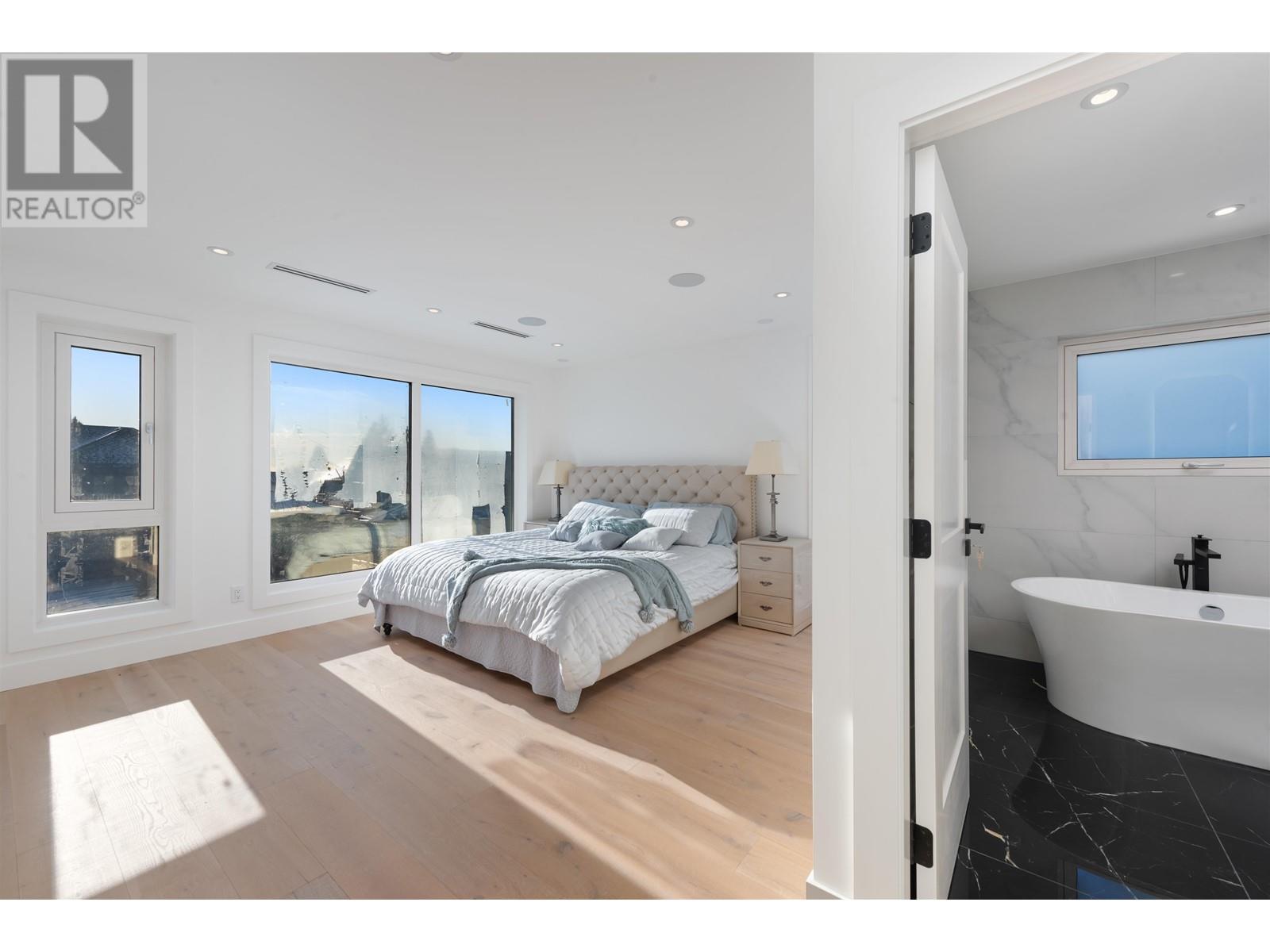 4082 Sunnycrest Drive, North Vancouver, British Columbia  V7R 3E4 - Photo 15 - R2927387