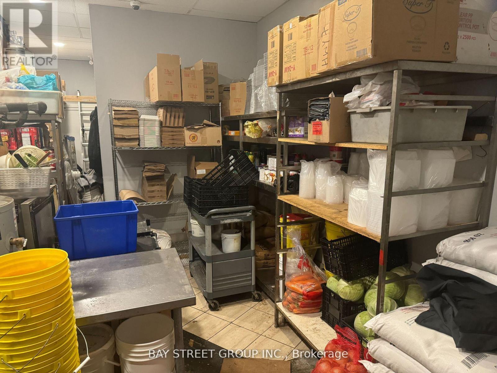 16 Kennedy Road S, Brampton (Queen Street Corridor), Ontario  L6W 3E1 - Photo 8 - W9369313