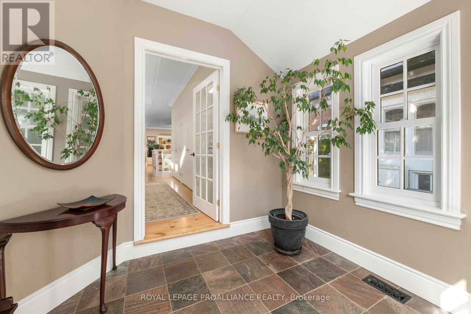 23 Main Street, Prince Edward County, Ontario  K0K 2T0 - Photo 5 - X9369904