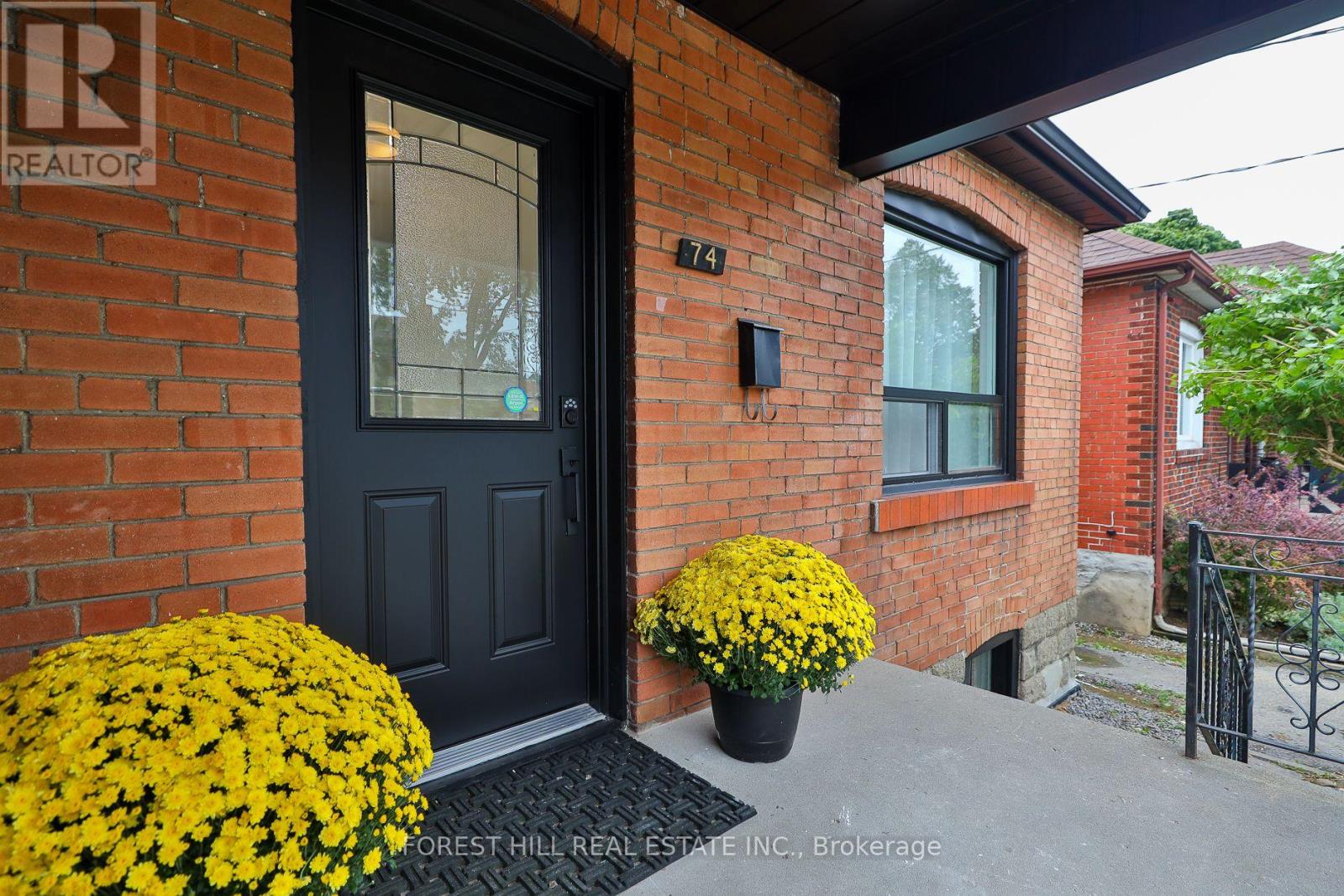 74 Amherst Avenue, Toronto (Oakwood Village), Ontario  M6E 1Z4 - Photo 2 - C9369988