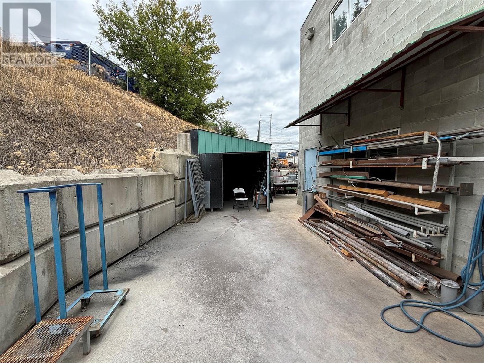 1810 Kosmina Road, Vernon, British Columbia  V1T 8T2 - Photo 17 - 10324893