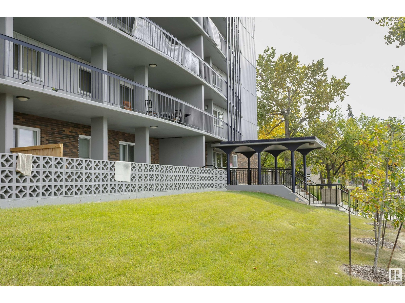 Property at #96 13435 97 ST NW image 3