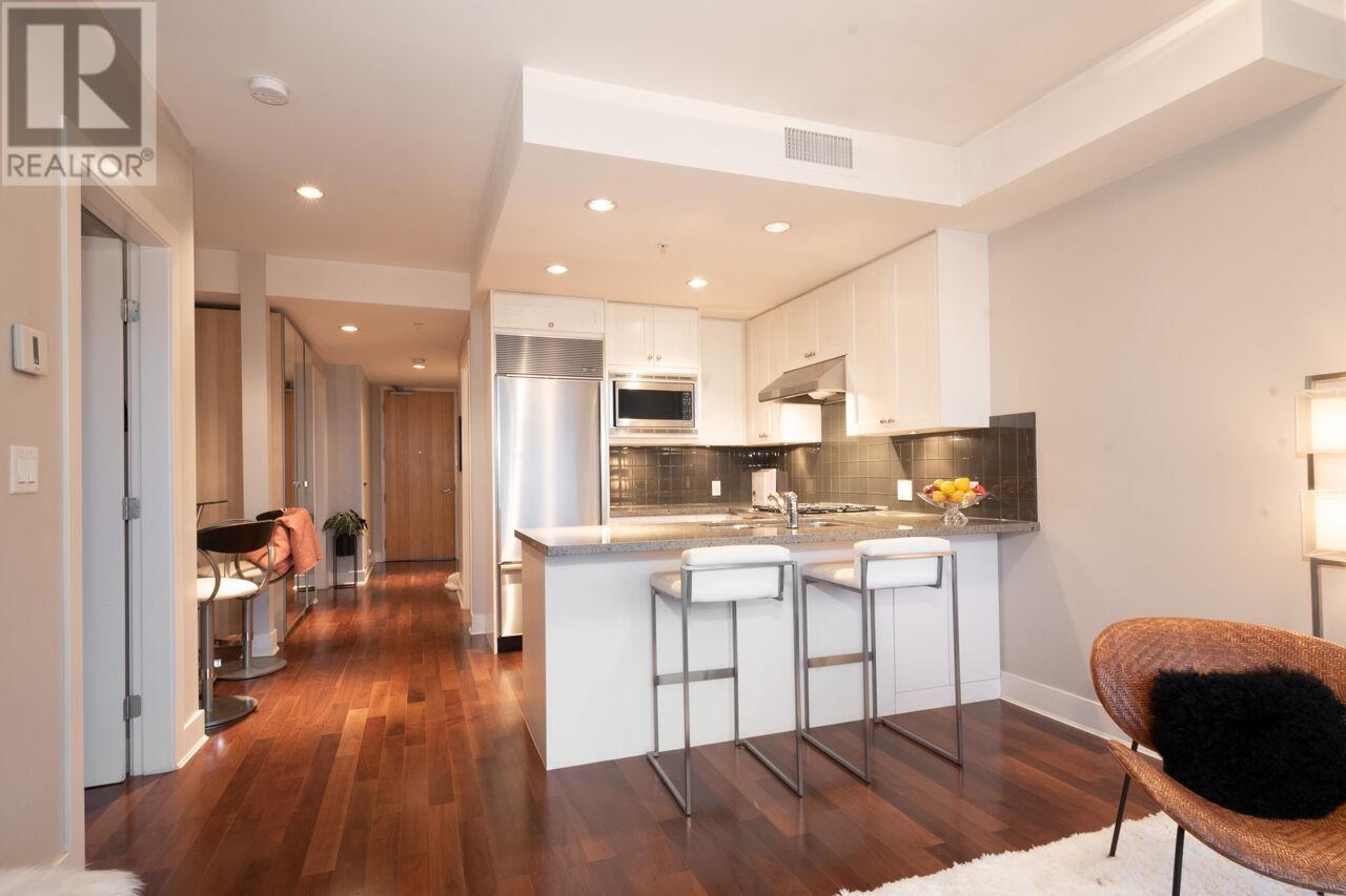 Listing Picture 10 of 39 : PH3 1477 W 15TH AVENUE, Vancouver / 溫哥華 - 魯藝地產 Yvonne Lu Group - MLS Medallion Club Member