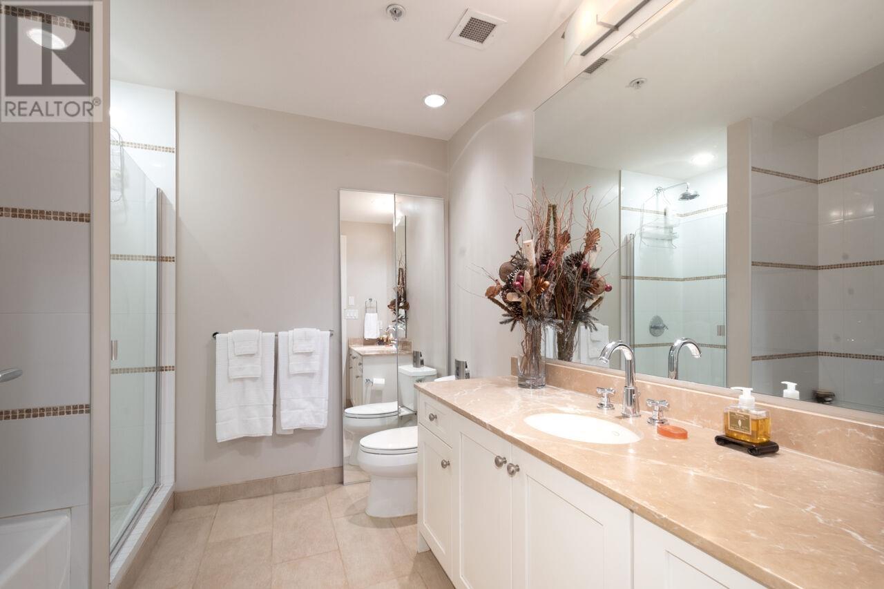 Listing Picture 17 of 39 : PH3 1477 W 15TH AVENUE, Vancouver / 溫哥華 - 魯藝地產 Yvonne Lu Group - MLS Medallion Club Member