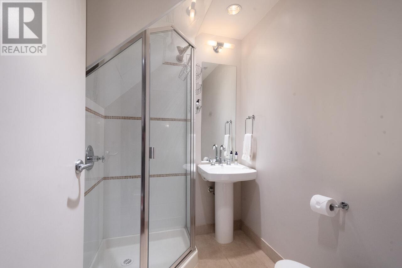 Listing Picture 21 of 39 : PH3 1477 W 15TH AVENUE, Vancouver / 溫哥華 - 魯藝地產 Yvonne Lu Group - MLS Medallion Club Member