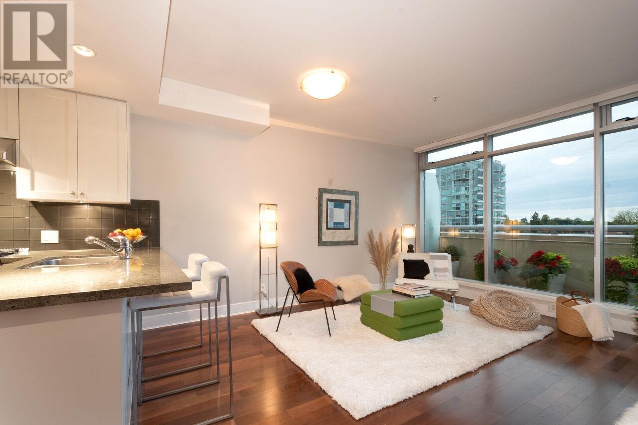 Listing Picture 4 of 39 : PH3 1477 W 15TH AVENUE, Vancouver / 溫哥華 - 魯藝地產 Yvonne Lu Group - MLS Medallion Club Member