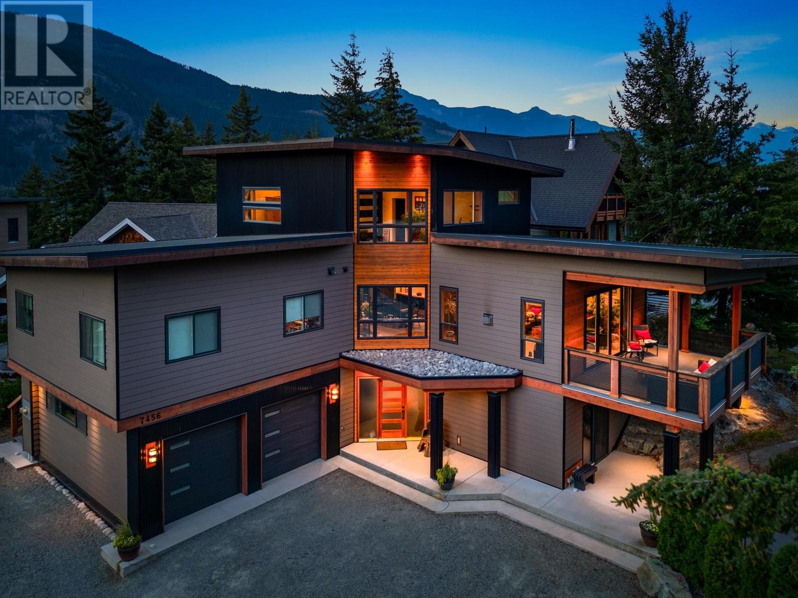 7456 DOGWOOD STREET, pemberton, British Columbia