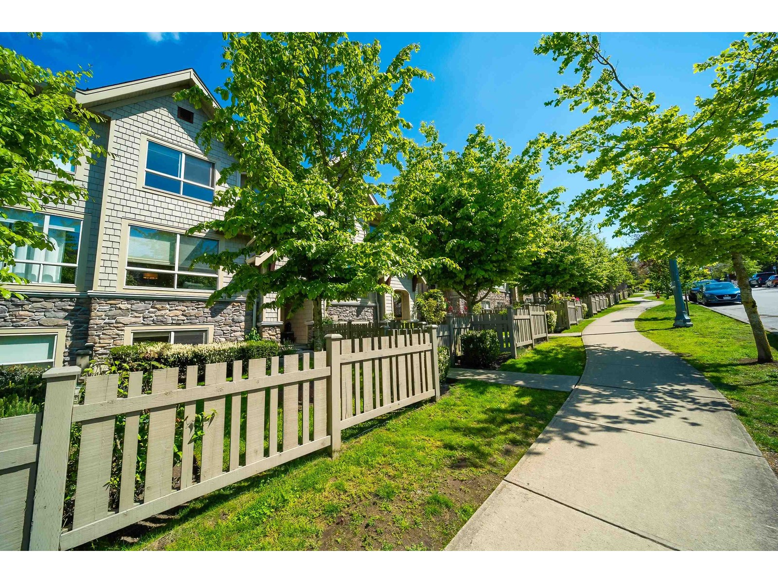 111 2738 158 STREET, surrey, British Columbia V3Z3K3