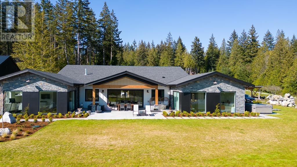 6724 ACORN ROAD, sechelt, British Columbia