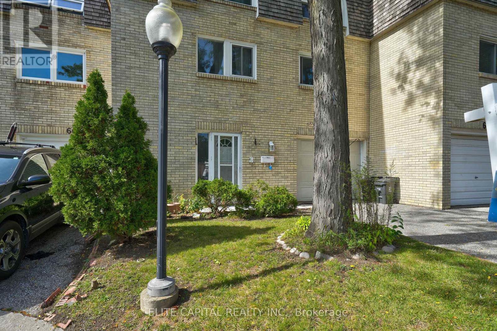 62 Courville Coach Way, Toronto, Ontario  M2J 3V5 - Photo 2 - C9370864