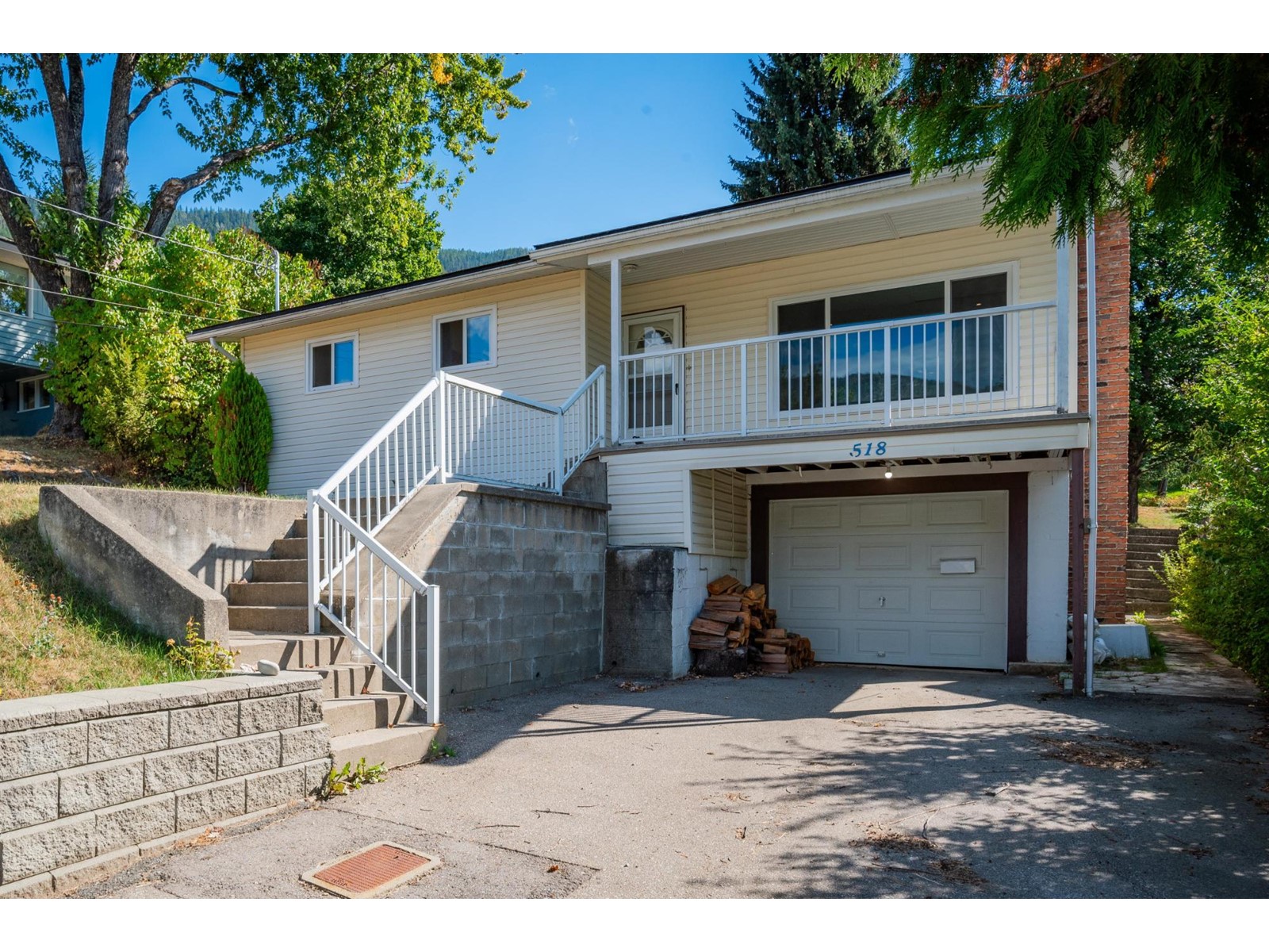 518 Richards Street, Nelson, British Columbia  V1L 5K2 - Photo 1 - 2479776