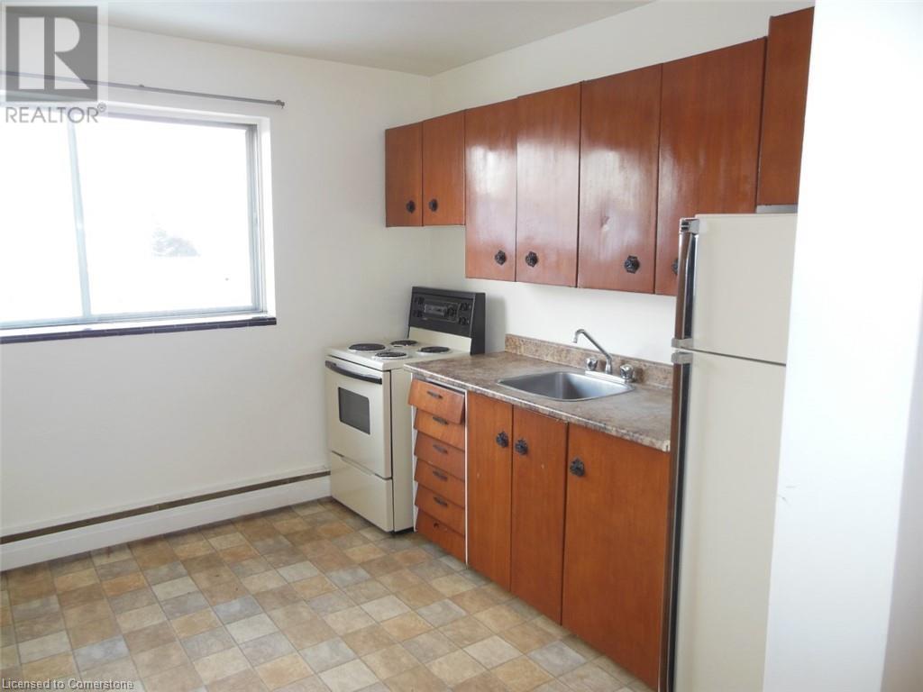 42 Hilltop Drive Unit# 5, Cambridge, Ontario  N1R 1T1 - Photo 3 - 40652577