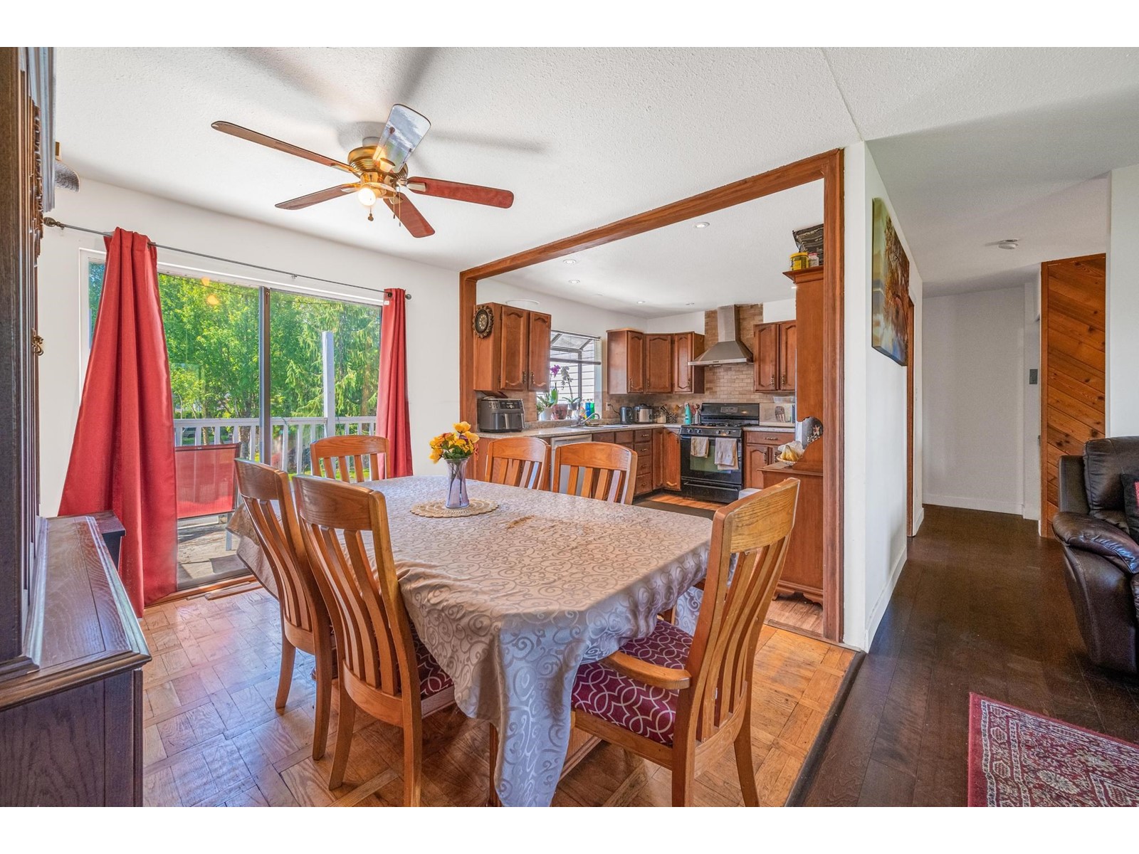 Property at 15097 95 AVENUE image 2