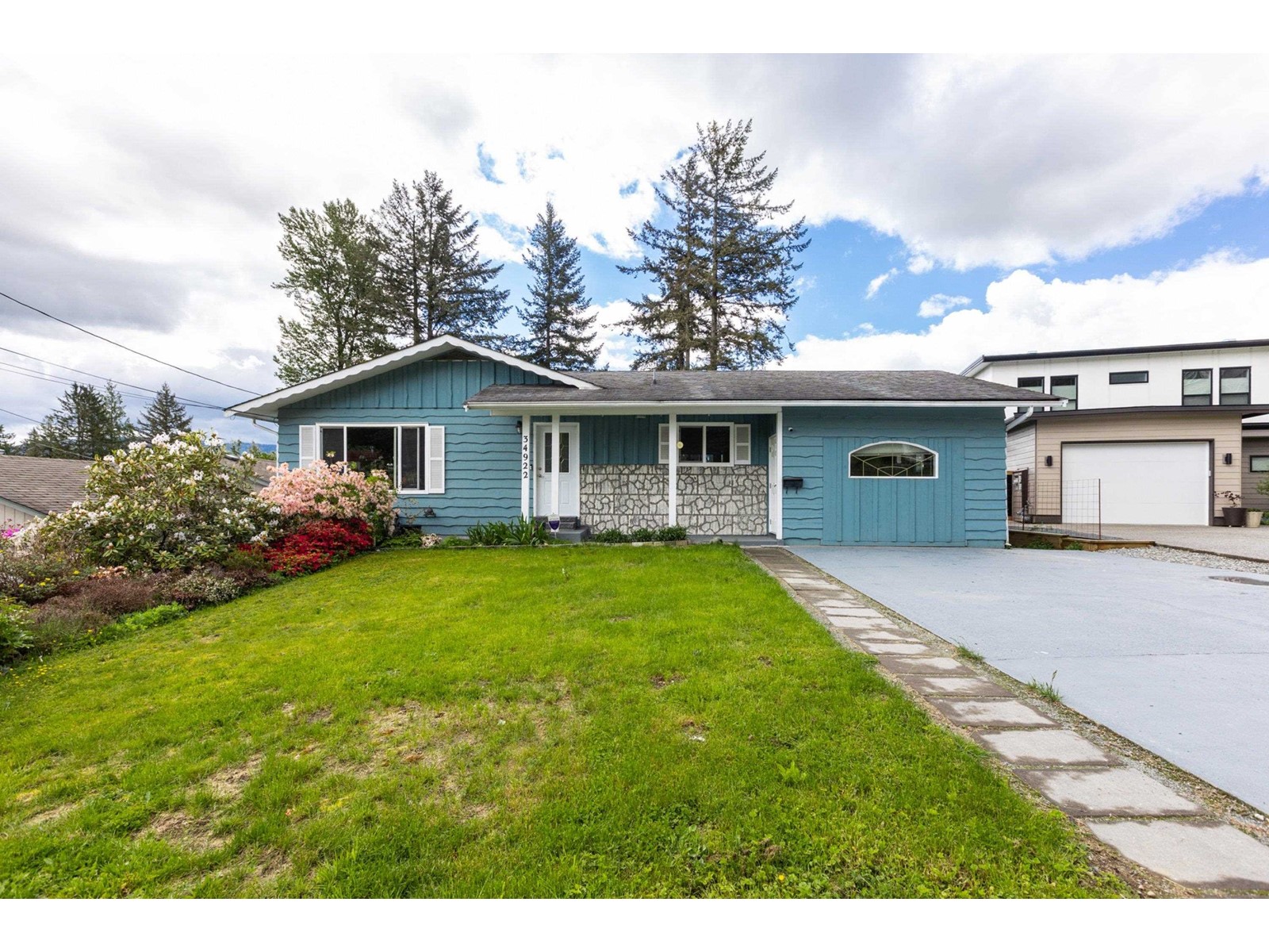 34922 Douglas Avenue, Mission, British Columbia  V2V 6S3 - Photo 1 - R2930475