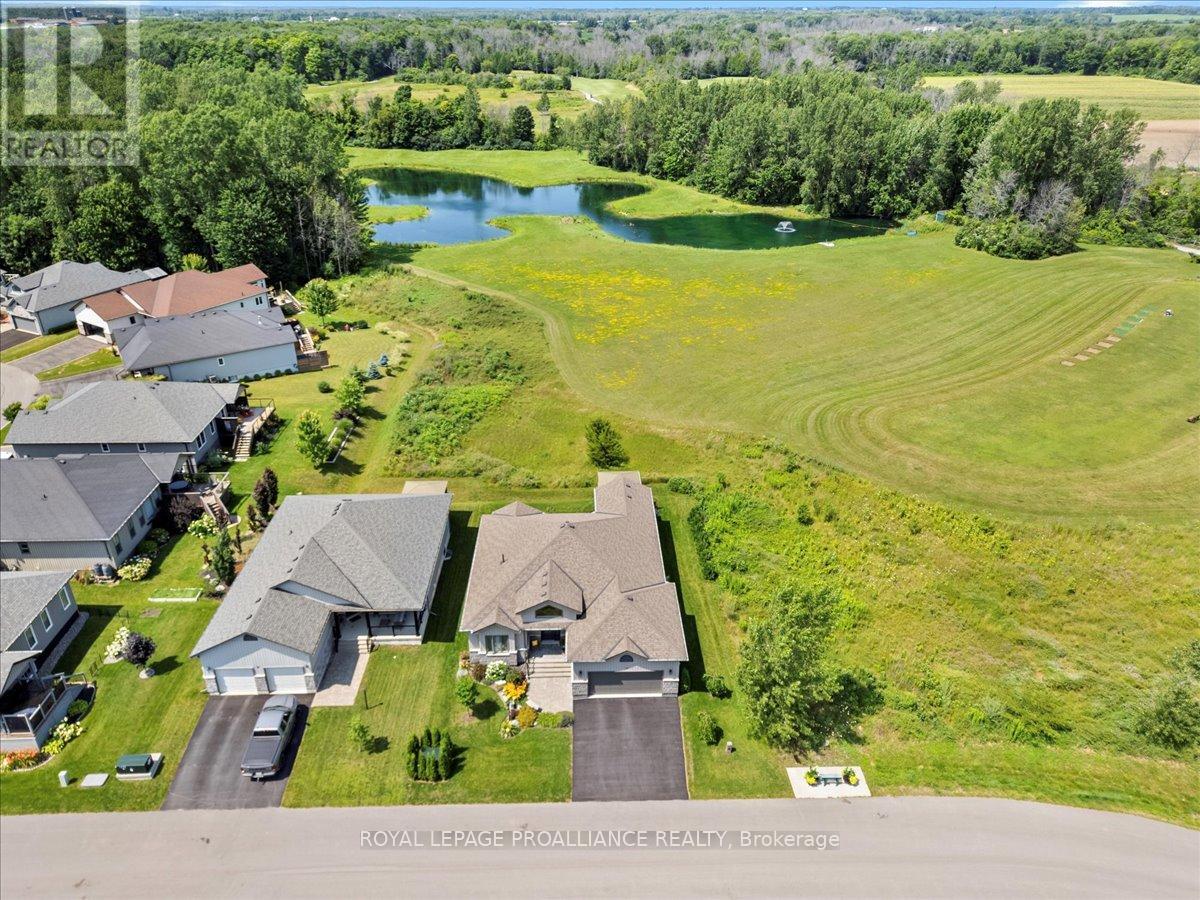 36 DORCHESTER DRIVE Prince Edward County (Wellington)