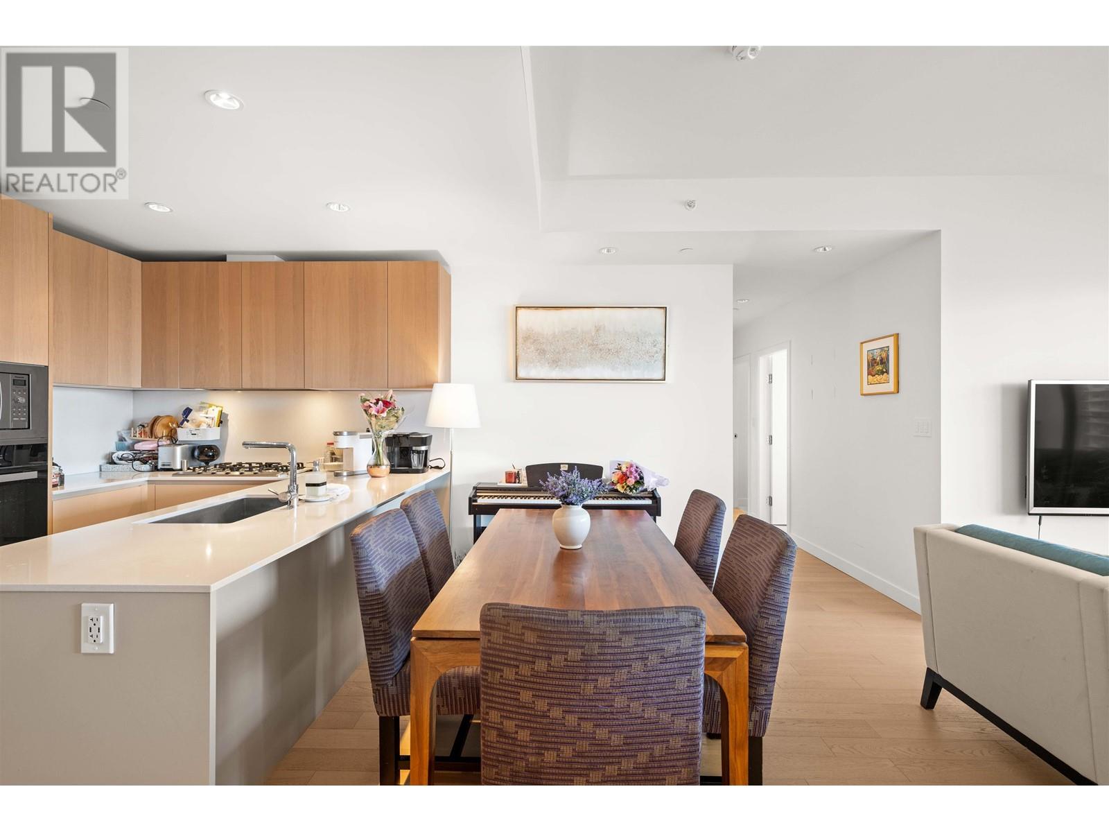 Listing Picture 6 of 29 : 909 6622 PEARSON WAY, Richmond / 烈治文 - 魯藝地產 Yvonne Lu Group - MLS Medallion Club Member