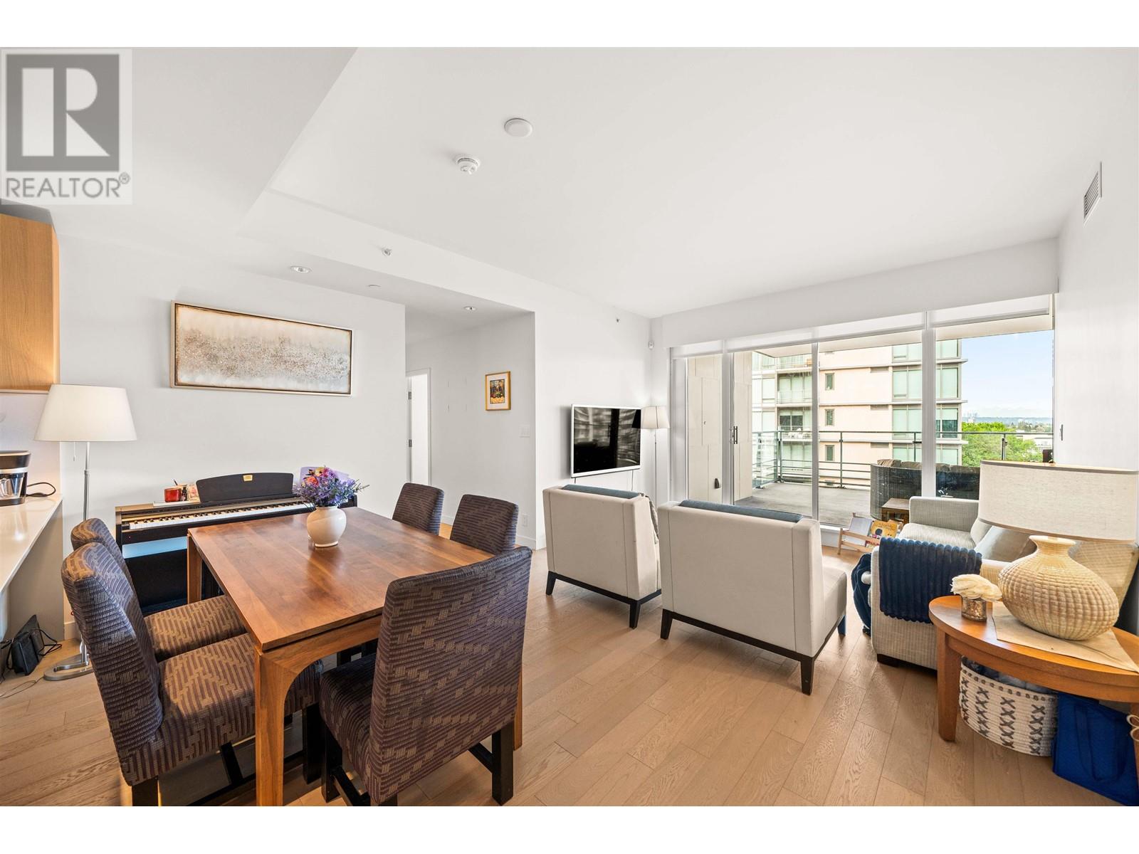 Listing Picture 7 of 29 : 909 6622 PEARSON WAY, Richmond / 烈治文 - 魯藝地產 Yvonne Lu Group - MLS Medallion Club Member