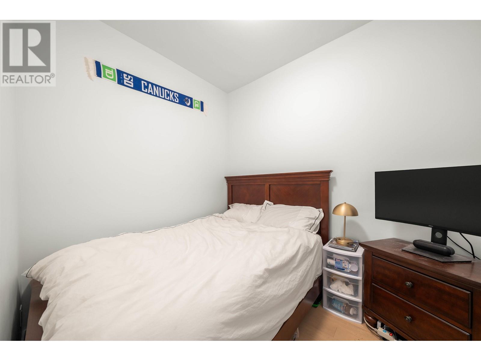 Listing Picture 18 of 29 : 909 6622 PEARSON WAY, Richmond / 烈治文 - 魯藝地產 Yvonne Lu Group - MLS Medallion Club Member