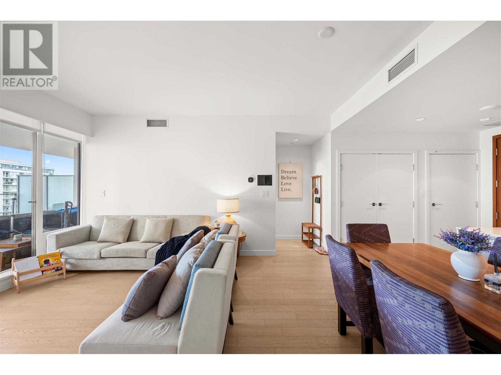 Listing Picture 23 of 29 : 909 6622 PEARSON WAY, Richmond / 烈治文 - 魯藝地產 Yvonne Lu Group - MLS Medallion Club Member