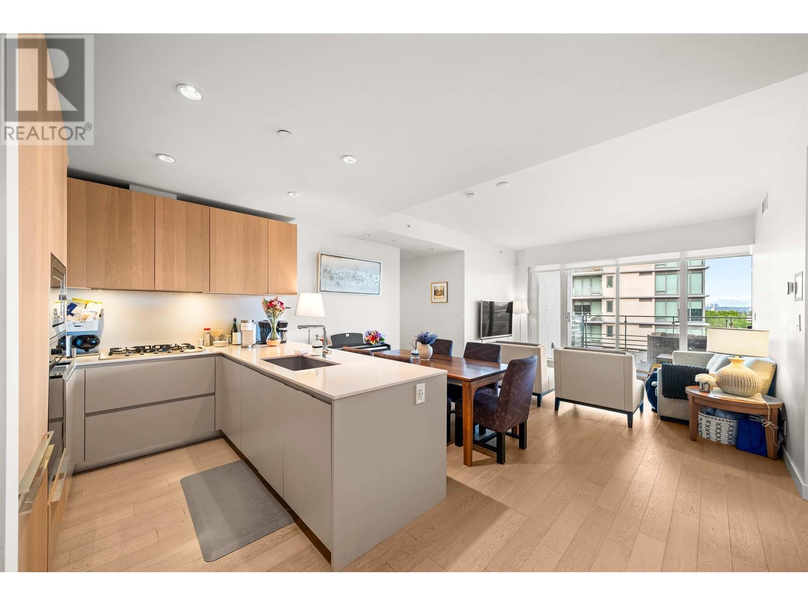 Listing Picture 22 of 29 : 909 6622 PEARSON WAY, Richmond / 烈治文 - 魯藝地產 Yvonne Lu Group - MLS Medallion Club Member