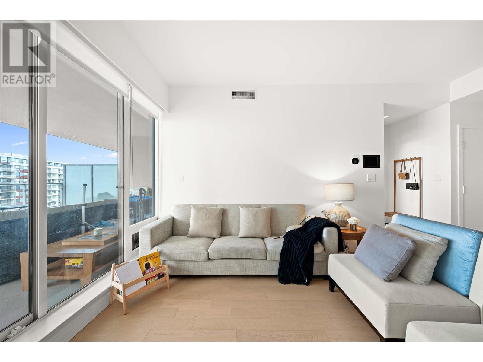 Listing Picture 9 of 29 : 909 6622 PEARSON WAY, Richmond / 烈治文 - 魯藝地產 Yvonne Lu Group - MLS Medallion Club Member
