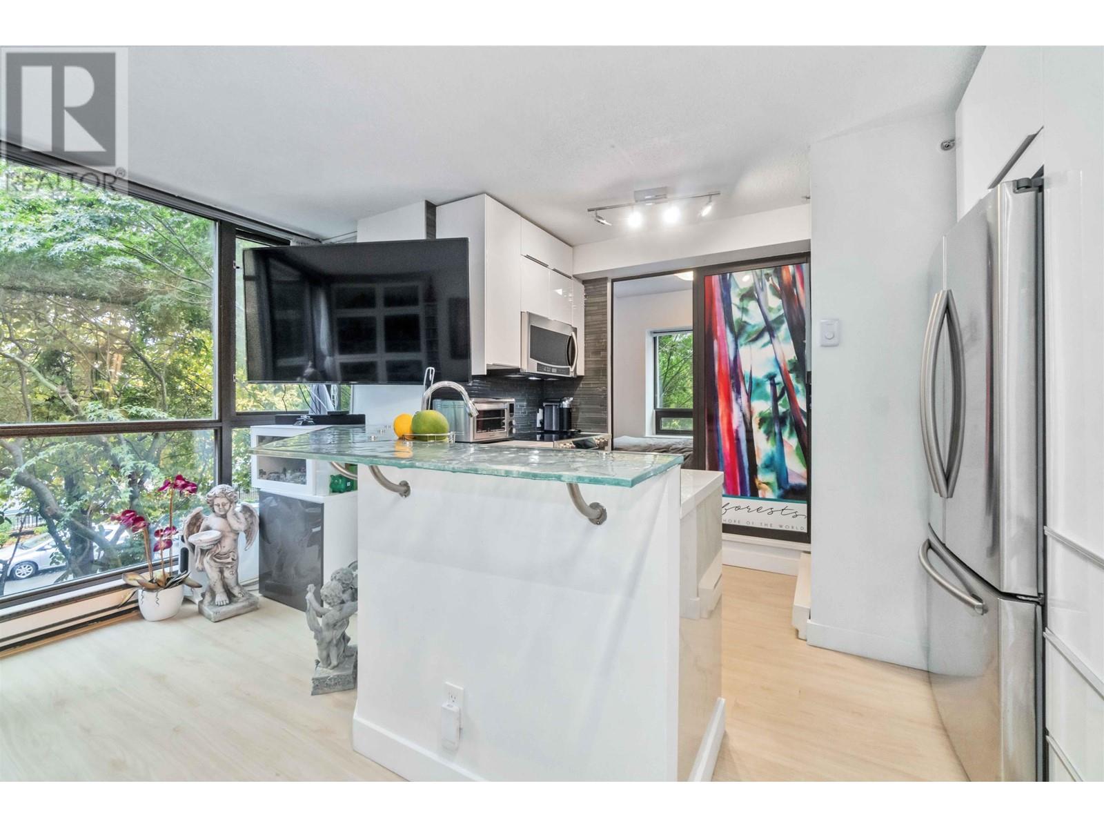 Listing Picture 7 of 23 : 308 1331 ALBERNI STREET, Vancouver / 溫哥華 - 魯藝地產 Yvonne Lu Group - MLS Medallion Club Member