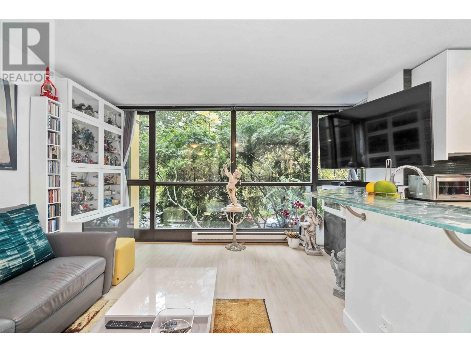 Listing Picture 2 of 23 : 308 1331 ALBERNI STREET, Vancouver / 溫哥華 - 魯藝地產 Yvonne Lu Group - MLS Medallion Club Member