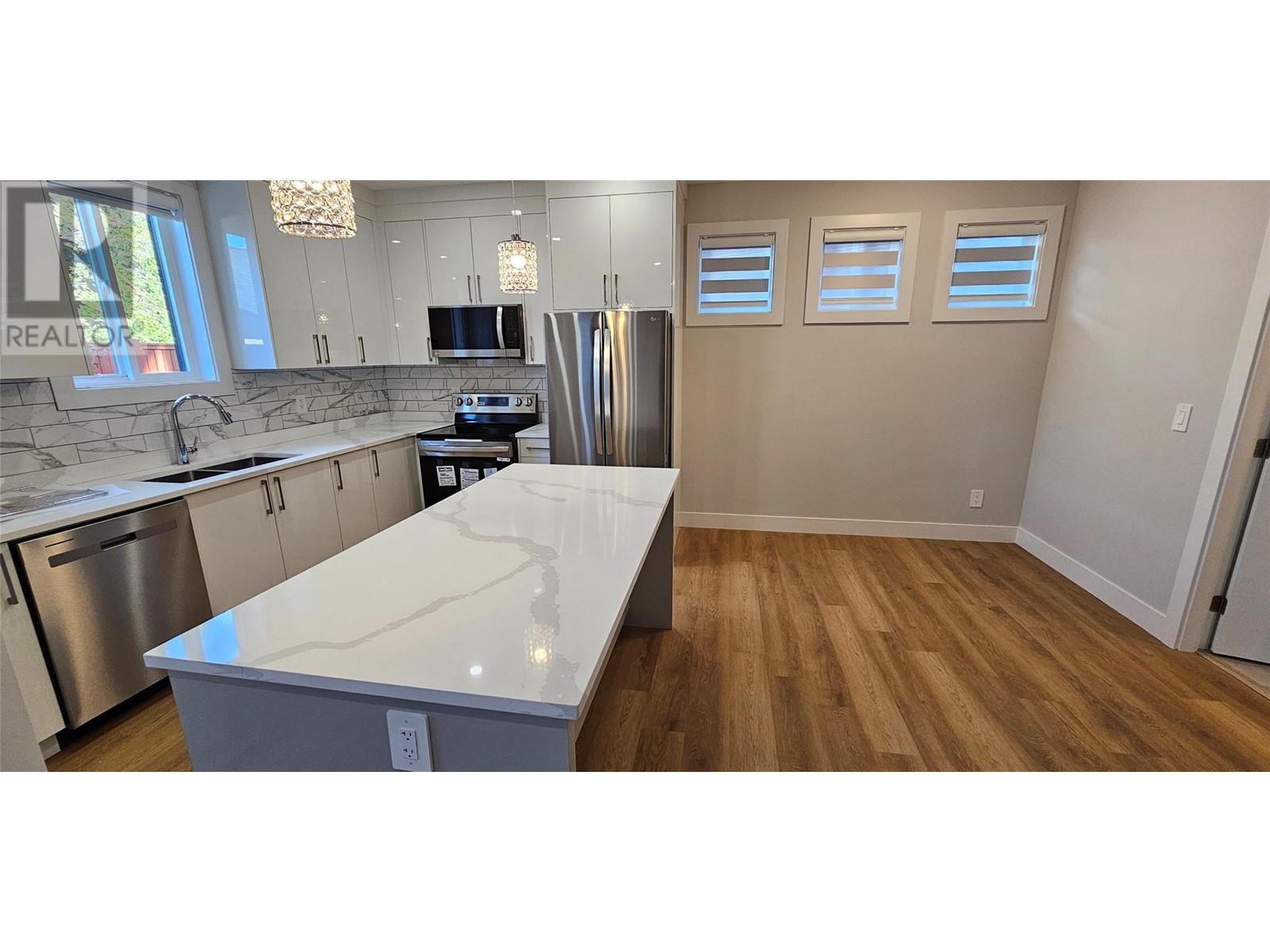 Property at 104 125 Calgary Avenue image 4
