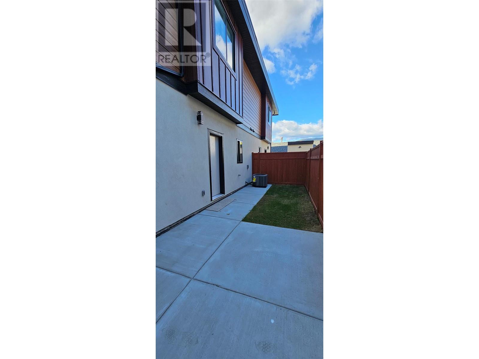 Property at 104 125 Calgary Avenue image 2