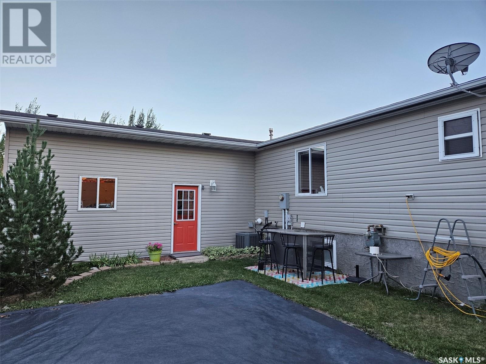 220 Fifth Street, Carnduff, Saskatchewan  S0C 0S0 - Photo 39 - SK984536