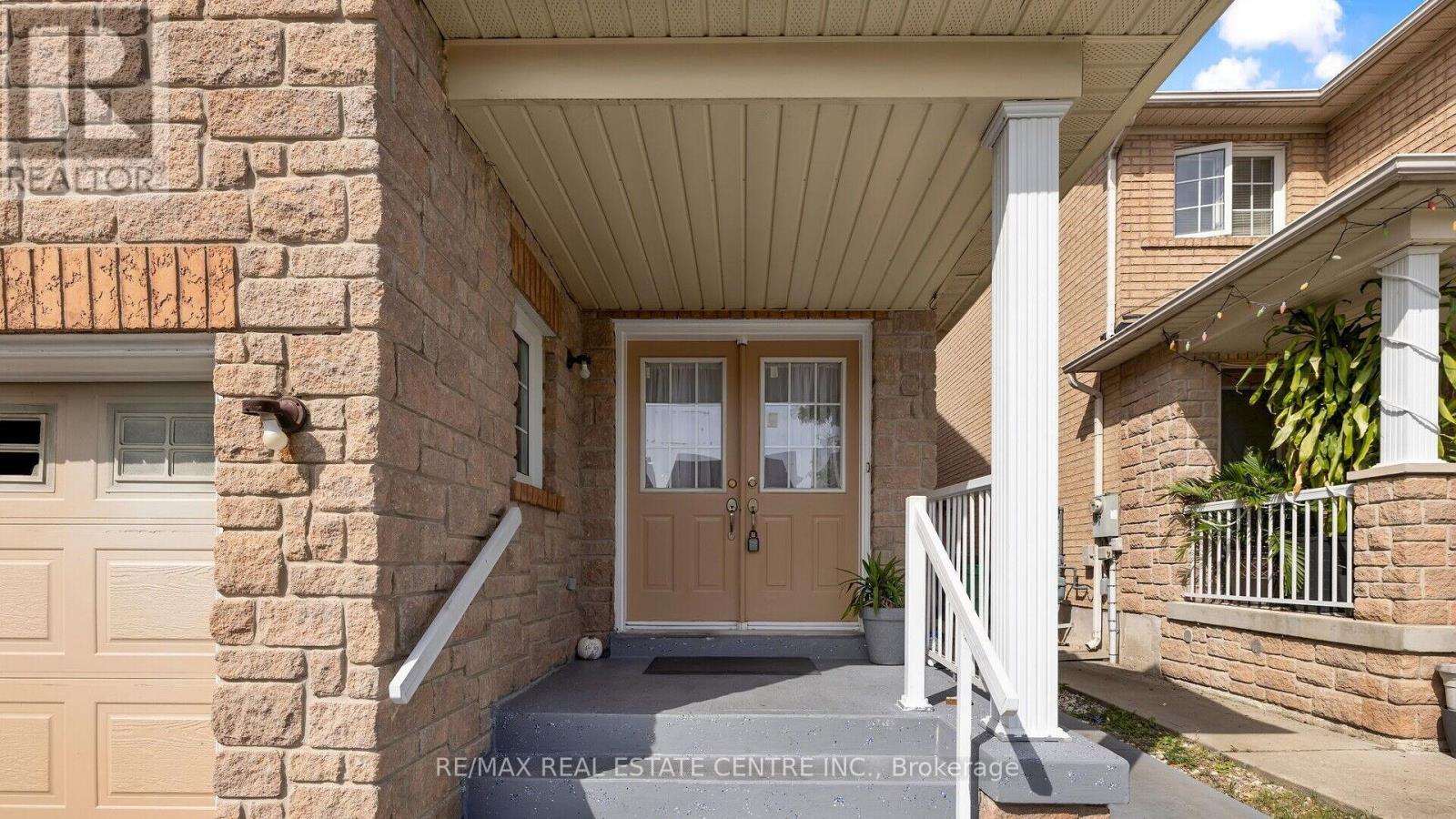 28 Wildsky Road, Brampton, Ontario  L6Y 5P6 - Photo 3 - W9370651