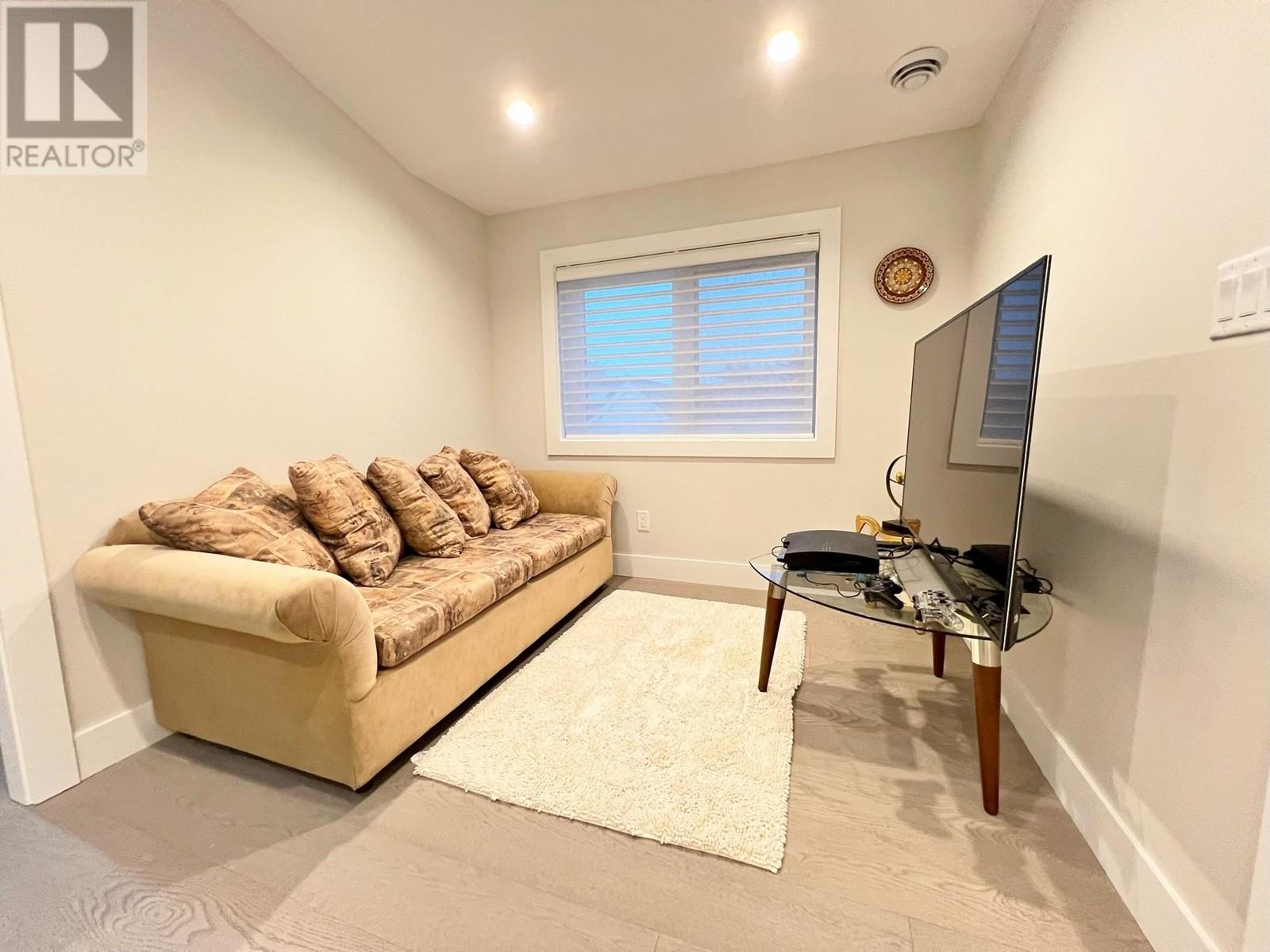 Listing Picture 9 of 9 : 6576 YEW STREET, Vancouver / 溫哥華 - 魯藝地產 Yvonne Lu Group - MLS Medallion Club Member