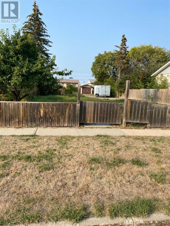 4740 51 Avenue, Whitecourt, Alberta T7S 1W6 - Photo 3 - A1258088