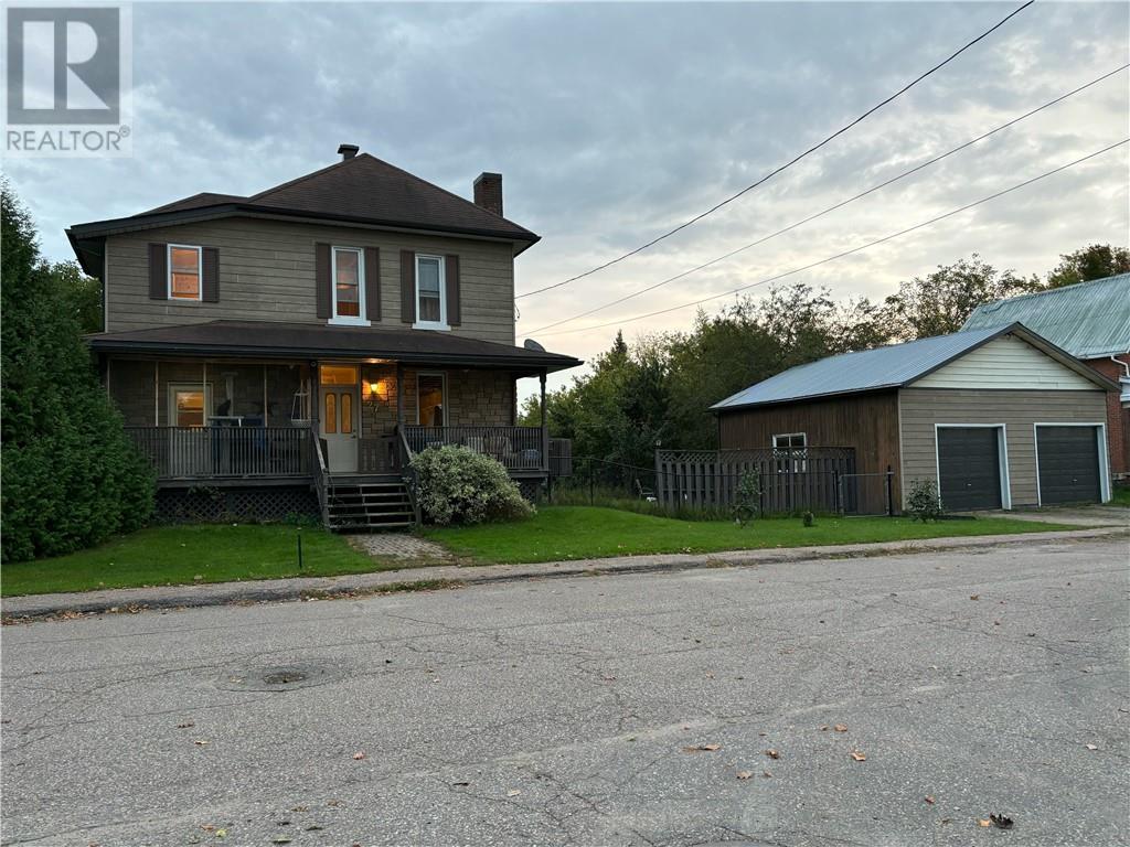 27 MEADOW STREET, cobden, Ontario