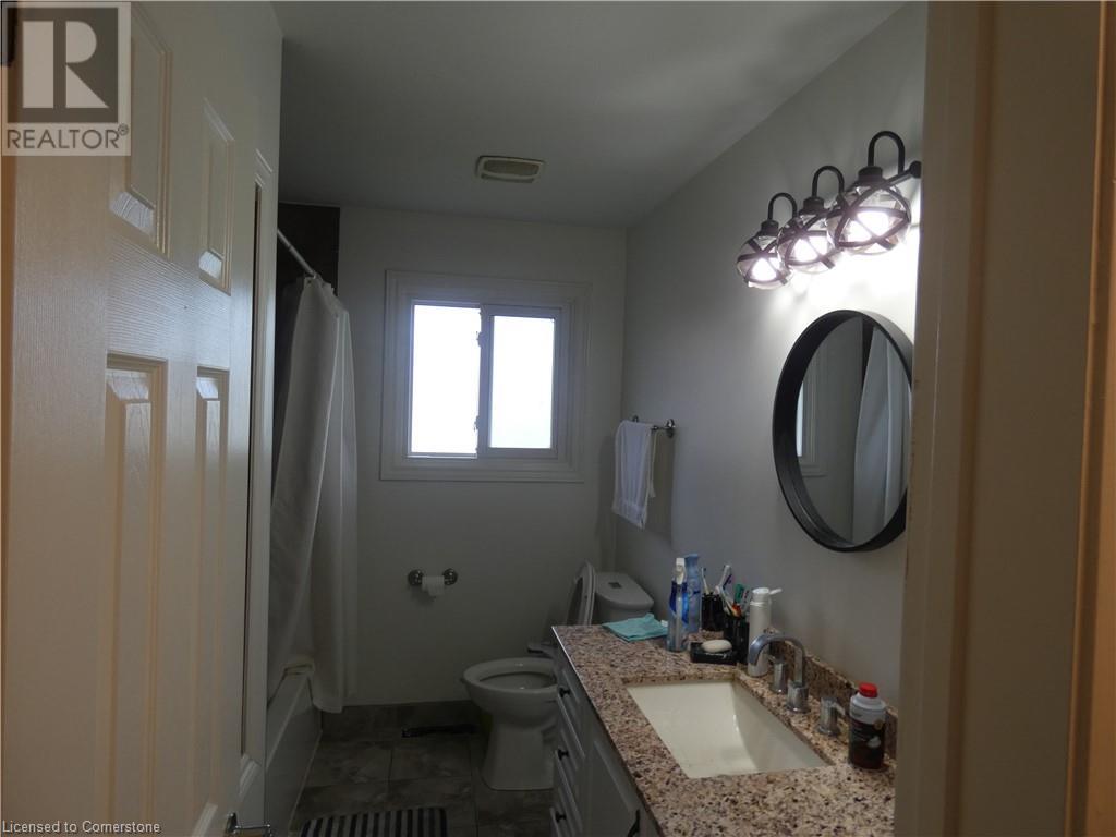 304 Niagara Street, Welland, Ontario  L3C 1K6 - Photo 12 - 40654937