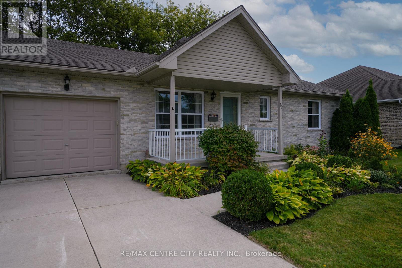 11 Pittao Place, Strathroy-Caradoc, Ontario  N7G 4E7 - Photo 4 - X9309363